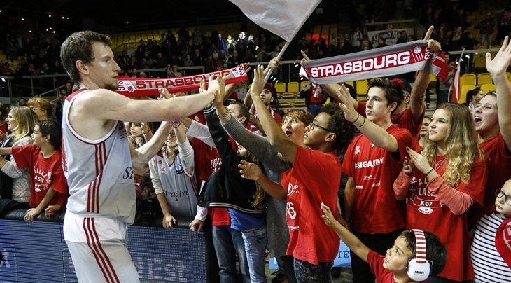 54 Matthew Howard (FRA) and Strasbourg's fan
