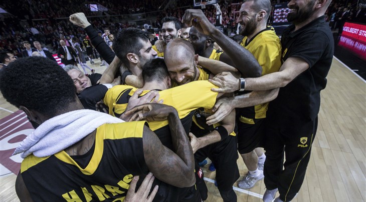the AEK team celebrating their qualification for the final four.